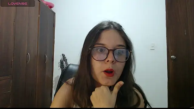 Snapshot of CarlaLorez chatting on April 23, 1:07 am CarlaLorez online show from April 23, 1:07 am