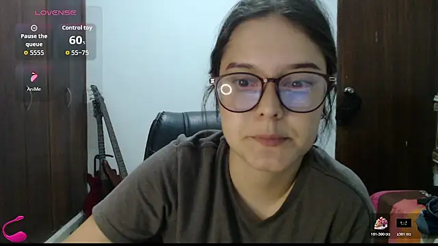 Snapshot of CarlaLorez chatting on May 30, 1:25 am CarlaLorez online show from May 30, 1:25 am