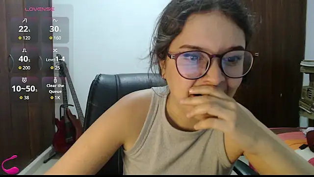 Snapshot of CarlaLorez chatting on May 31, 2:20 am CarlaLorez online show from May 31, 2:20 am