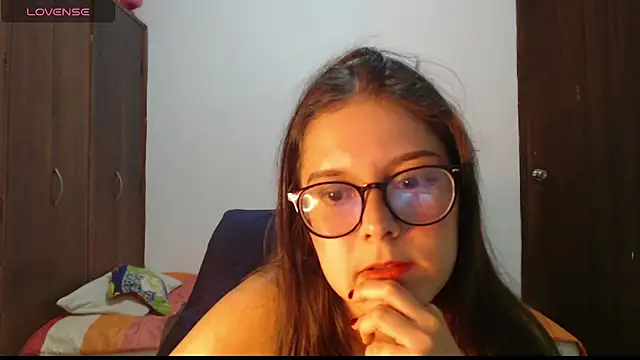 Snapshot of CarlaLorez chatting on July 14, 2:05 am CarlaLorez online show from July 14, 2:05 am