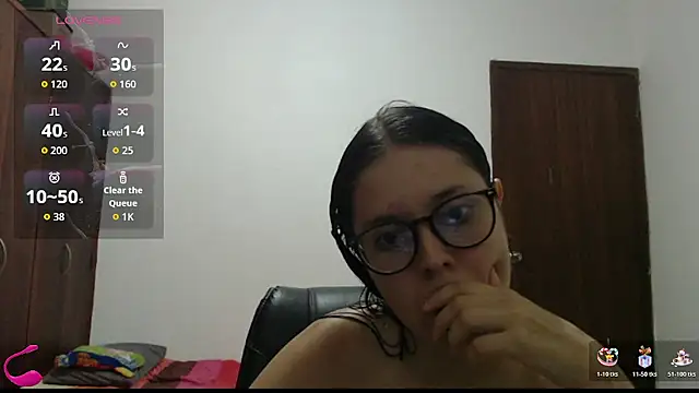 Snapshot of CarlaLorez chatting on August 2, 8:29 pm CarlaLorez online show from August 2, 8:29 pm