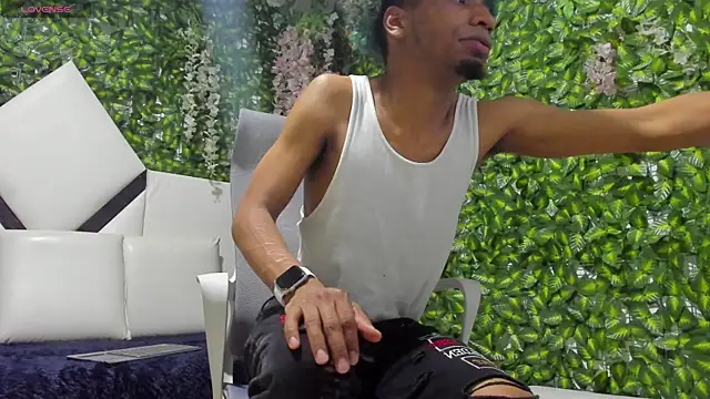 Snapshot of REDBRYAN_EBANO chatting on October 21, 9:04 pm REDBRYAN EBANO online show from October 21, 9:04 pm