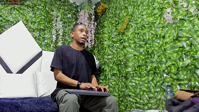 Snapshot of REDBRYAN_EBANO chatting on October 24, 7:54 pm REDBRYAN EBANO online show from October 24, 7:54 pm