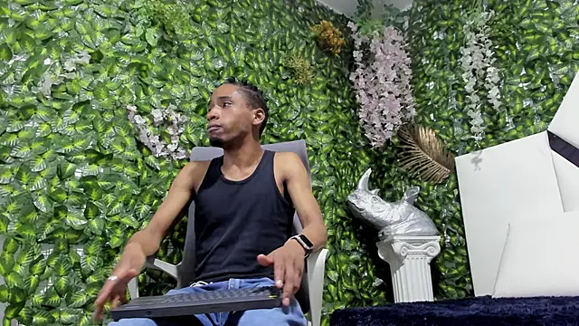 Snapshot of REDBRYAN_EBANO chatting on October 29, 8:43 pm REDBRYAN EBANO online show from October 29, 8:43 pm