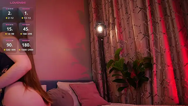 LureOfEva online show from November 8, 1:55 pm