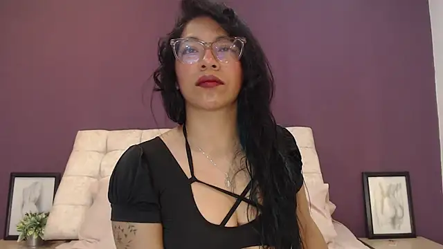 Snapshot of PaulinaColeman chatting on December 17, 3:56 am PaulinaColeman online show from December 17, 3:56 am