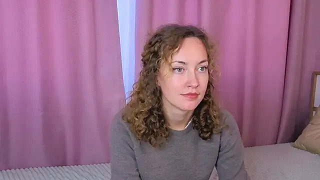 Snapshot of LorraineMann chatting on October 9, 8:56 am LorraineMann online show from October 9, 8:56 am