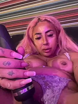 Snapshot of zara_bellexx chatting on December 14, 5:13 am zara bellexx online show from December 14, 5:13 am