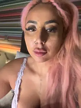 Snapshot of zara_bellexx chatting on December 14, 5:18 pm zara bellexx online show from December 14, 5:18 pm