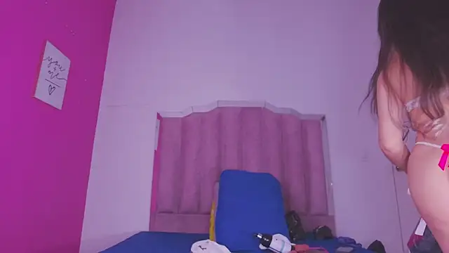 Snapshot of lilylovely_ chatting on November 11, 7:14 pm lilylovely online show from November 11, 7:14 pm