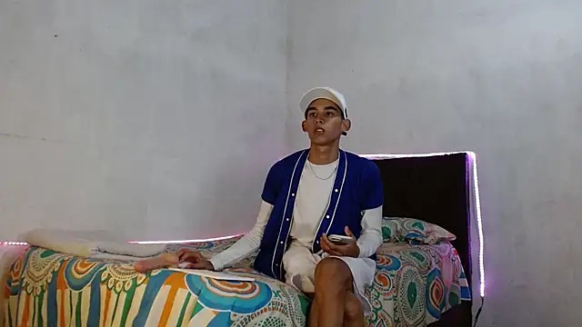 Snapshot of Paulosex12 chatting on October 12, 6:01 am Paulosex12 online show from October 12, 6:01 am