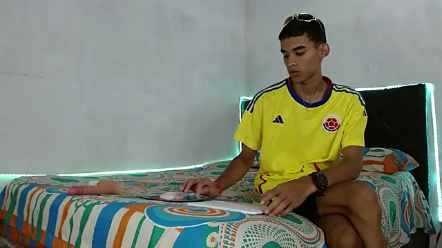 Snapshot of Paulosex12 chatting on October 15, 1:39 am Paulosex12 online show from October 15, 1:39 am