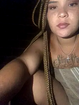 Snapshot of AliceXmoore chatting on October 25, 5:15 am AliceXmoore online show from October 25, 5:15 am