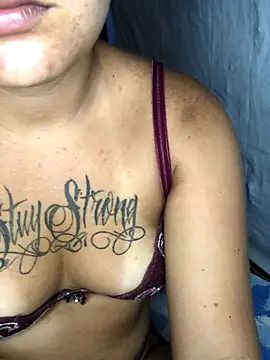 Snapshot of AliceXmoore chatting on December 5, 3:20 pm AliceXmoore online show from December 5, 3:20 pm