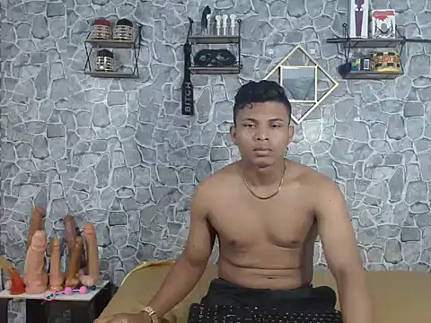 Snapshot of tylersmit00 chatting on October 11, 8:29 pm tylersmit00 online show from October 11, 8:29 pm