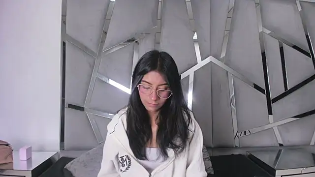 Mia clark18 online show from November 11, 8:42 pm