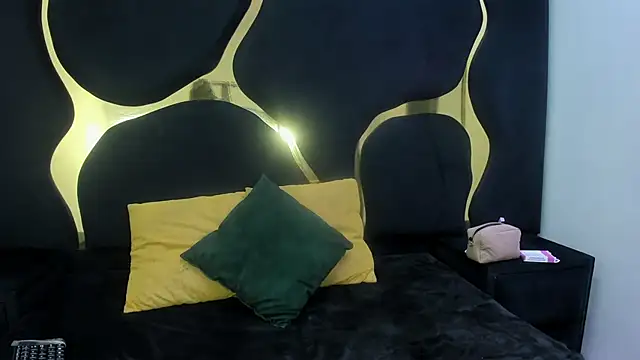 Mia clark18 online show from November 27, 5:48 pm