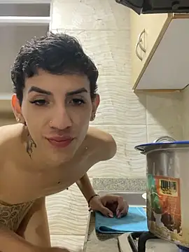 Snapshot of SiaraRealist chatting on November 1, 12:01 am SiaraRealist online show from November 1, 12:01 am