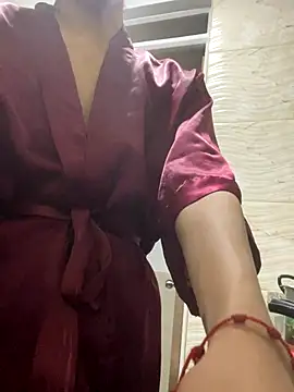 Snapshot of SiaraRealist chatting on November 3, 12:02 am SiaraRealist online show from November 3, 12:02 am