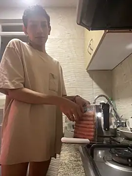 Snapshot of SiaraRealist chatting on November 4, 8:08 pm SiaraRealist online show from November 4, 8:08 pm