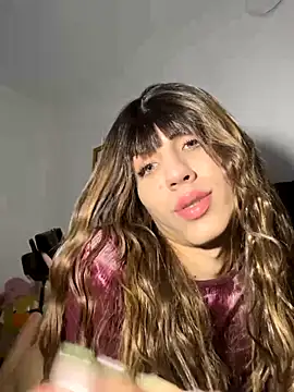 Snapshot of SiaraRealist chatting on November 11, 12:54 am SiaraRealist online show from November 11, 12:54 am