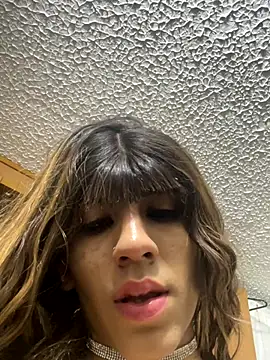 Snapshot of SiaraRealist chatting on December 1, 6:40 am SiaraRealist online show from December 1, 6:40 am