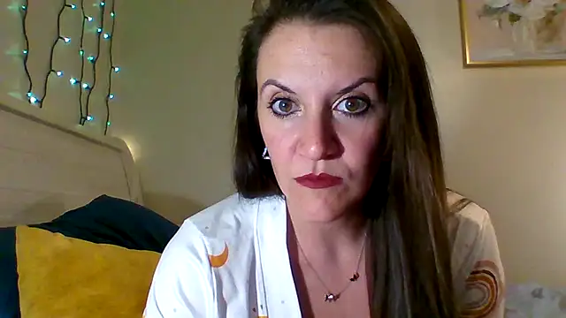 easy briezy online show from November 5, 2:11 am