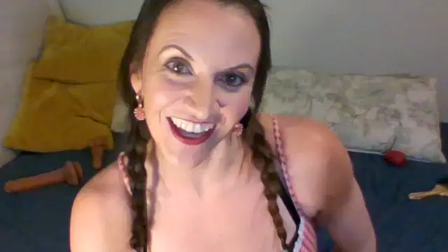 Snapshot of easy_briezy chatting on March 12, 11:33 pm easy briezy online show from March 12, 11:33 pm