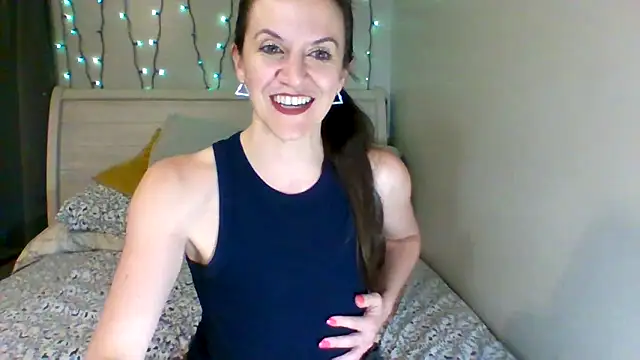 Snapshot of easy_briezy chatting on March 24, 2:05 am easy briezy online show from March 24, 2:05 am