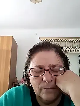 Snapshot of MilaCold5443 chatting on October 31, 11:00 am MilaCold5443 online show from October 31, 11:00 am