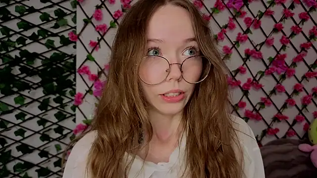 Petite Polly online show from October 16, 8:10 pm