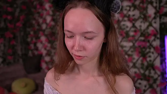 Petite Polly online show from December 3, 6:17 pm