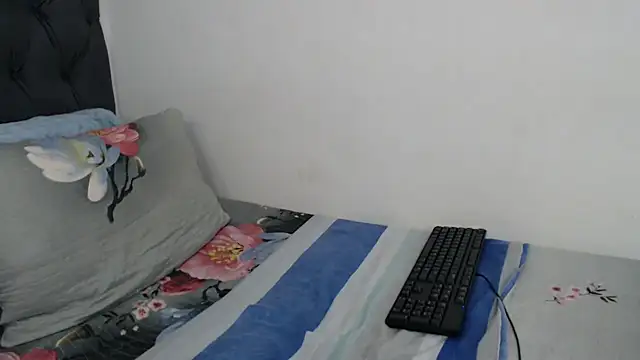 Snapshot of Lacey76 chatting on December 15, 8:07 am Lacey76 online show from December 15, 8:07 am