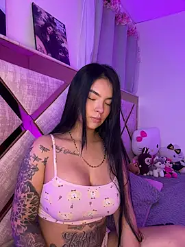 Snapshot of Kiity- chatting on November 5, 7:41 am Kiity- online show from November 5, 7:41 am