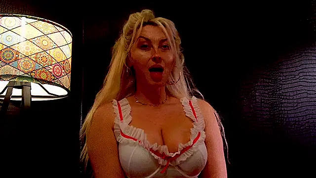 LeticiaReys online show from March 3, 1:06 pm