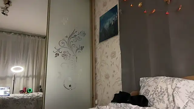 Crave Elise online show from November 12, 12:00 am