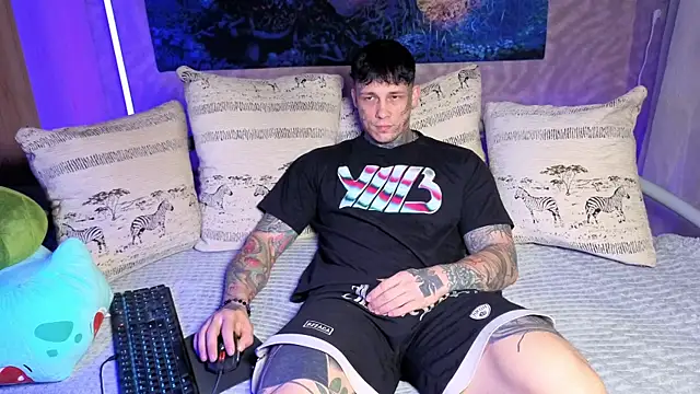 Snapshot of Anubisgods chatting on November 18, 5:45 am Anubisgods online show from November 18, 5:45 am