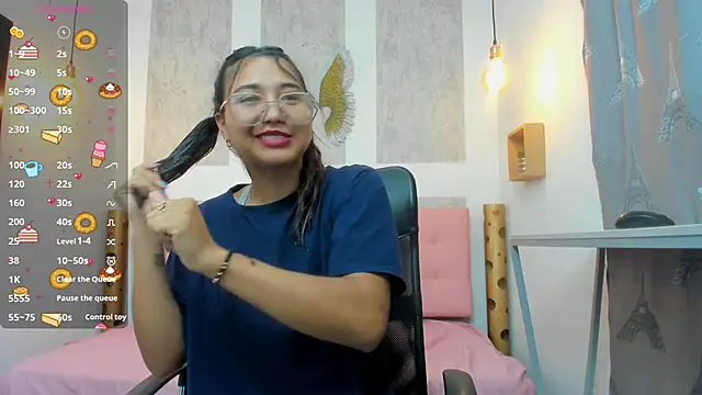 Snapshot of SamanthaFox_8 chatting on December 4, 10:46 am SamanthaFox 8 online show from December 4, 10:46 am