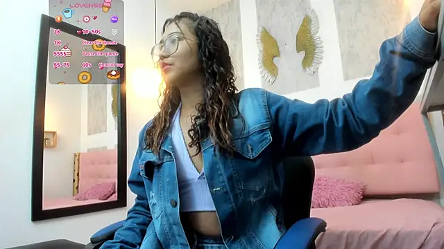 Snapshot of SamanthaFox_8 chatting on December 14, 10:42 am SamanthaFox 8 online show from December 14, 10:42 am