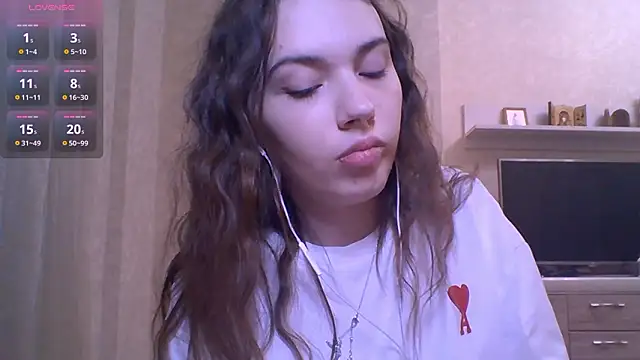 Snapshot of CeyaLier chatting on March 11, 5:41 pm CeyaLier online show from March 11, 5:41 pm