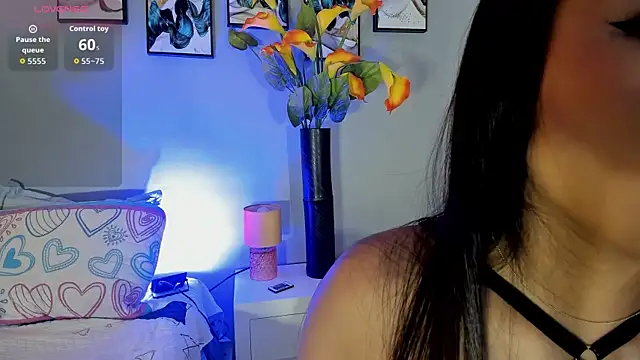 Jenn W online show from October 18, 12:06 pm