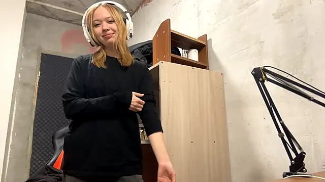 agatatristy online show from October 8, 6:49 pm