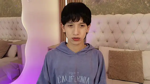 Emo Boy  online show from June 10, 2:38 pm