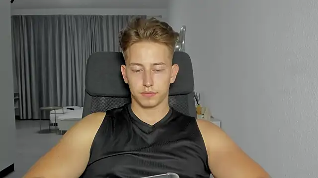 Snapshot of find0m_master chatting on October 16, 7:48 pm find0m master online show from October 16, 7:48 pm