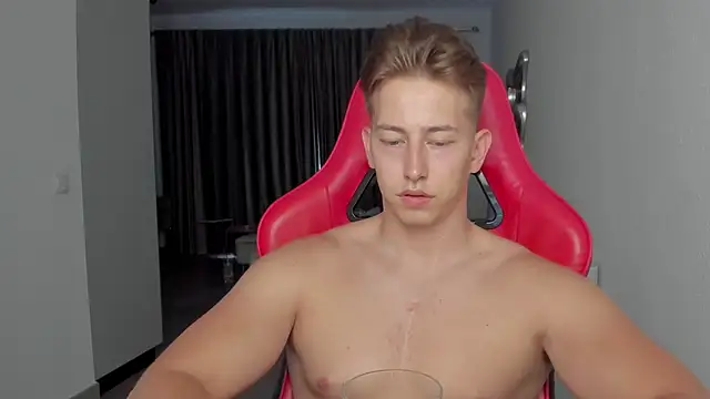 Snapshot of find0m_master chatting on October 19, 6:08 pm find0m master online show from October 19, 6:08 pm