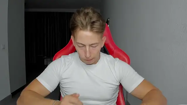 Snapshot of find0m_master chatting on October 22, 8:30 pm find0m master online show from October 22, 8:30 pm