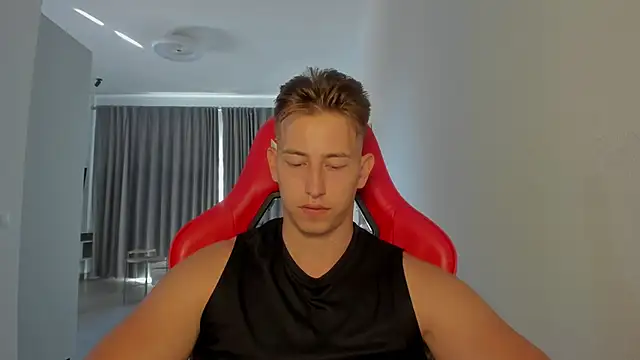 Snapshot of find0m_master chatting on October 29, 4:20 pm find0m master online show from October 29, 4:20 pm