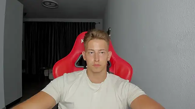 Snapshot of find0m_master chatting on November 4, 7:35 pm find0m master online show from November 4, 7:35 pm