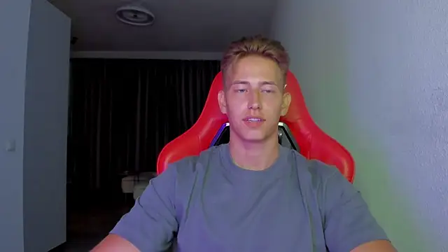 Snapshot of find0m_master chatting on November 12, 12:44 am find0m master online show from November 12, 12:44 am