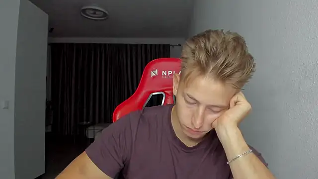 Snapshot of find0m_master chatting on November 24, 11:37 pm find0m master online show from November 24, 11:37 pm